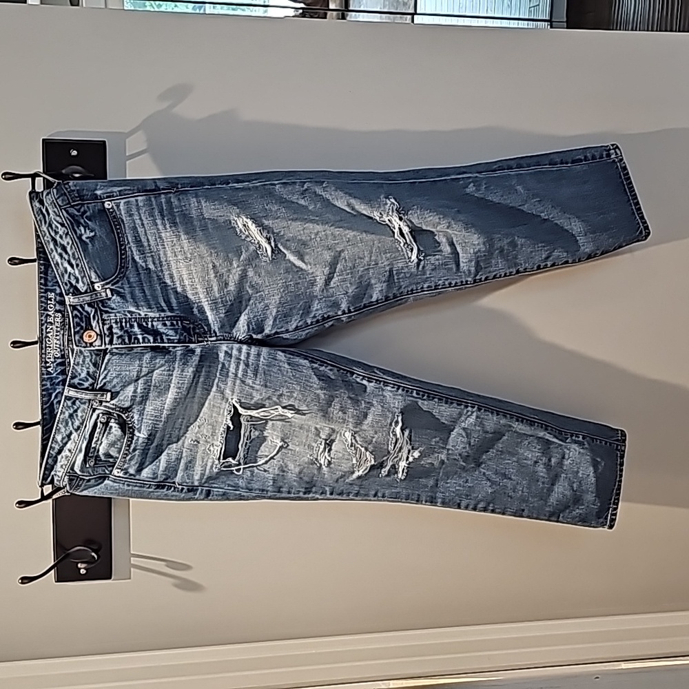 Gently used American eagle boy crop jeans